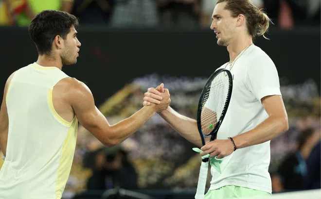 'Tiêm' huyết thanh ong, Carlos Alcaraz hẹn Jannik Sinner ở bán kết Indian Wells 2024
