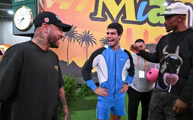 Được Neymar tiếp sức, Carlos Alcaraz thắng dễ ở Miami mở rộng 2024