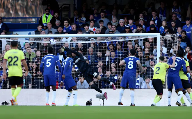 Bế tắc toàn tập, Chelsea bị đội áp chót Ngoại hạng Anh cầm chân