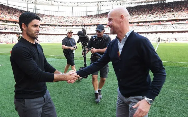 Ten Hag hứa hẹn mang tin vui tới Arsenal