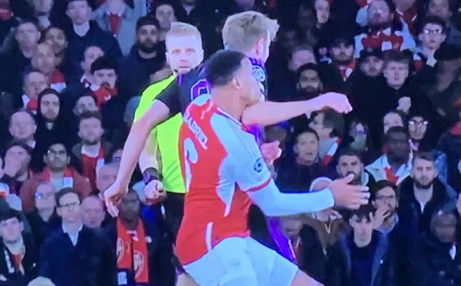Fan Arsenal bất bình, kể toàn bộ trò xấu của Harry Kane