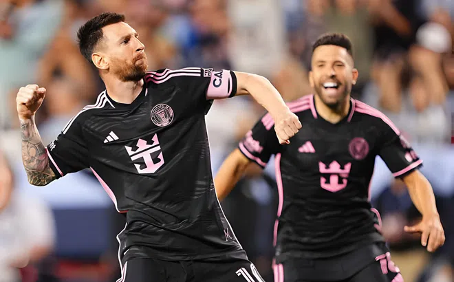 Lionel Messi 'vẽ' siêu phẩm xé lưới Sporting KC