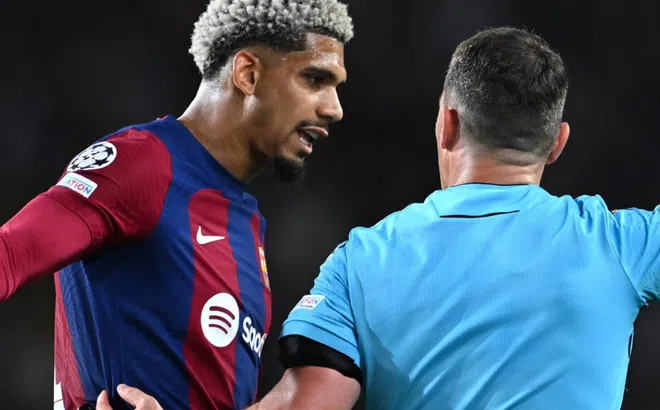 Tội đồ Barca đăng đàn xin lỗi NHM sau thất bại tại Champions League
