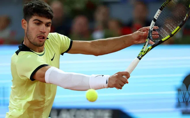 Thua ngược Andrey Rublev, Carlos Alcaraz thành cựu vương Madrid Open