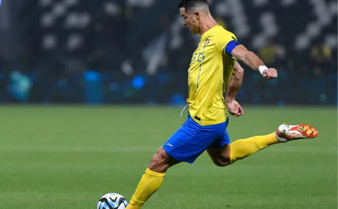 Ronaldo lập cú đúp, Al-Nassr thẳng tiến vào chung kết King Cup trước Al-Khaleej