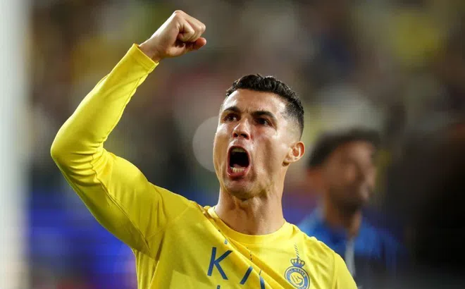 Cristiano Ronaldo từ chối nhận thưởng vì trọng tài