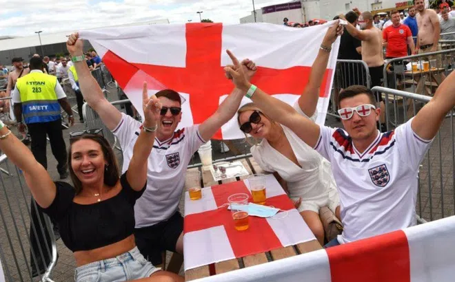 Tài xế có thể bị phạt hơn 1.000 Bảng vì treo cờ trong thời gian diễn ra Euro 2024