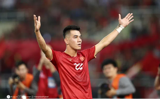 HLV Kim Sang Sik nhận tin dữ từ tiền đạo số 1 ĐT Việt Nam