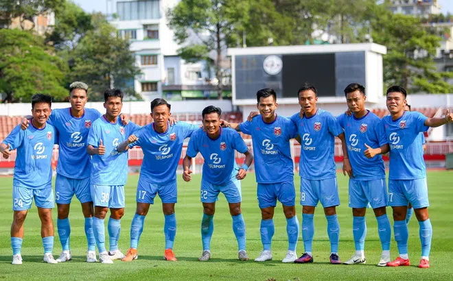 Xác định đội đầu tiên giành quyền đá play-off thăng hạng