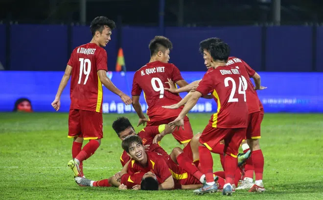 Vừa vô địch V-League, tuyển thủ Việt Nam có bến đỗ bất ngờ