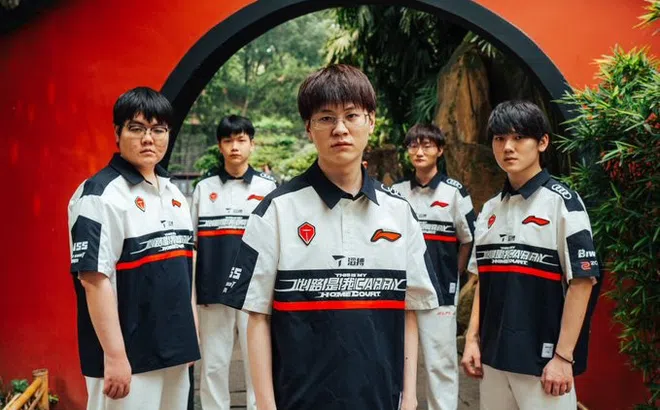 LMHT: Tiểu sử TOP Esports, ông lớn của LMHT Trung Quốc