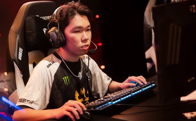 Slayder có trận đấu đầu tiên tại Ả Rập