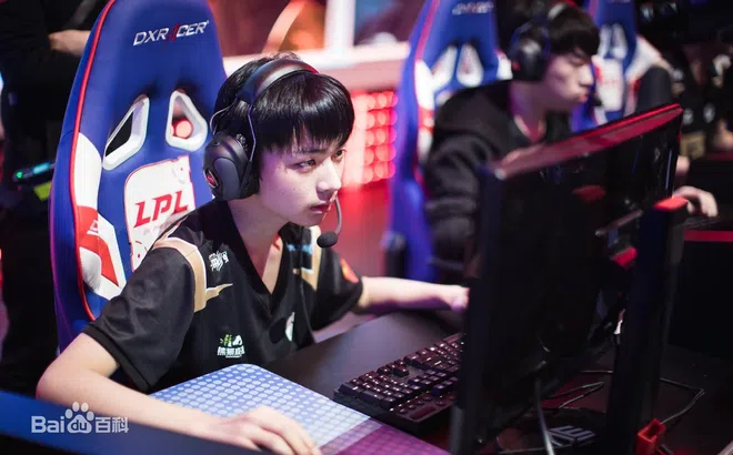 LPL: Bất ngờ trước mức lương của các tuyển thủ Trung Quốc