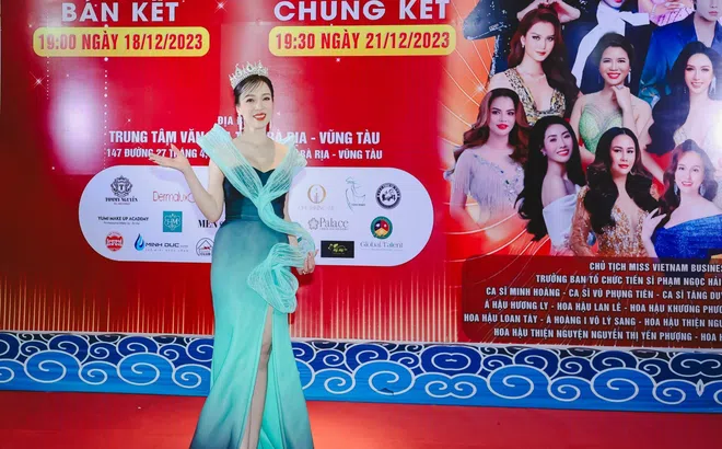 Á hậu 3 Lê Thị Khánh Vân xuất hiện rạng rỡ tại chung kết Hoa hậu Thương hiệu Việt Nam 2023