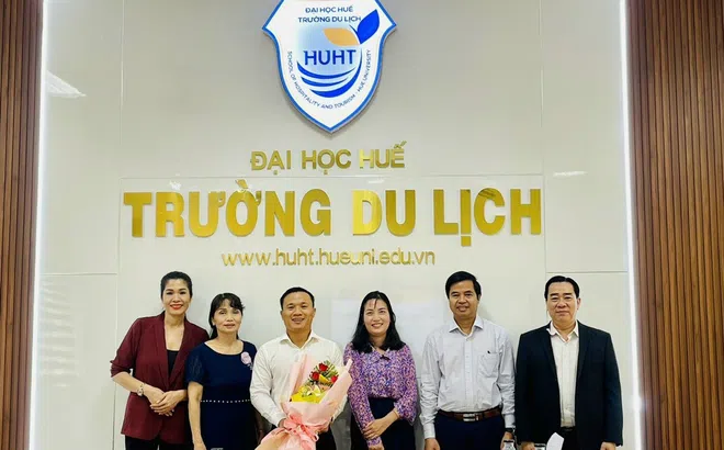 Mô hình hỗ trợ người học của Trường Du lịch - Đại học Huế : Cánh cửa mở ra bầu trời mới