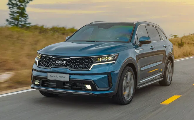 KIA Sorento có giá lăn bánh cực hời: Lần này 'hơn thua' với Santa Fe