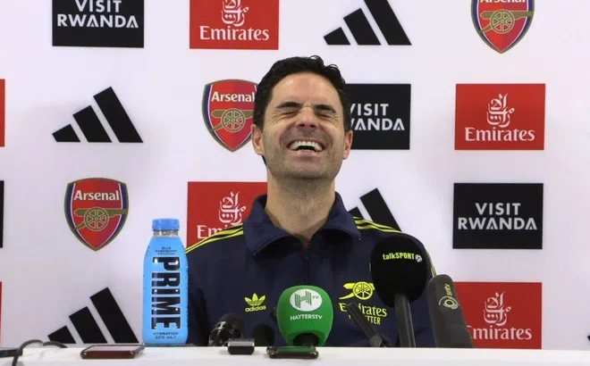 Arteta bật cười khi không nhận được câu hỏi mong đợi
