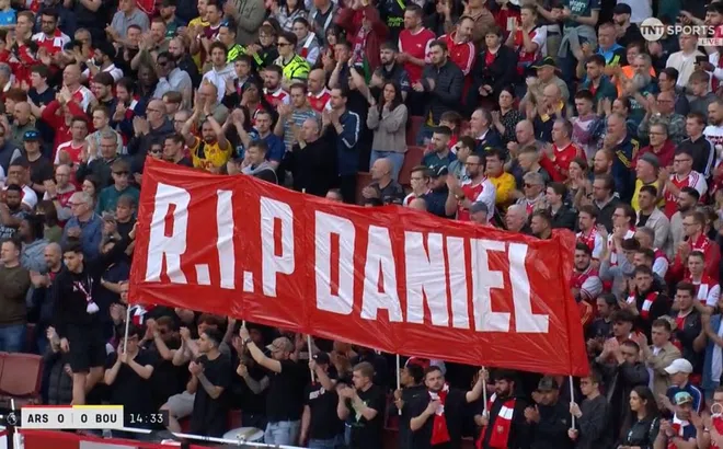 CĐV Arsenal có cử chỉ đẹp trong trận đấu với Bournemouth