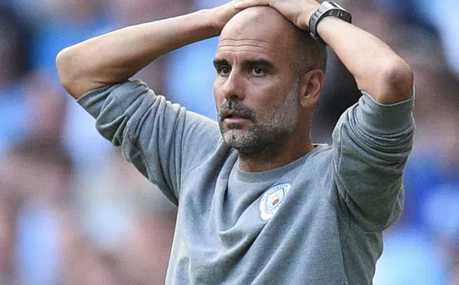 Tân binh Man City sợ hãi tột độ vì cú sốc đau tim trên sân