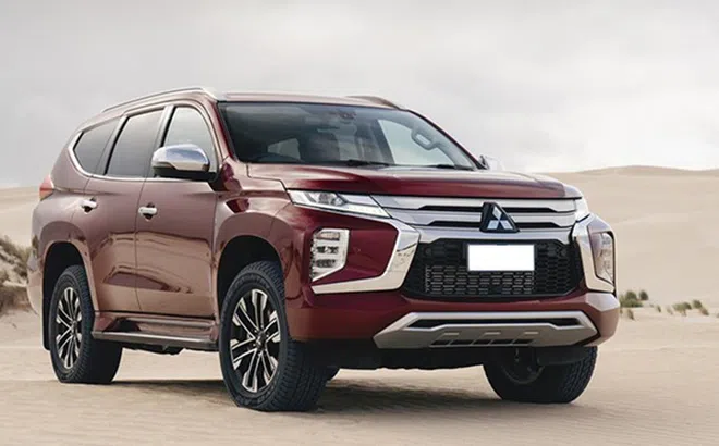 Tin xe trưa 25/8: Đối thủ cứng của Ford Everest bóp nghẹt Toyota Fortuner nhờ giá lăn bánh cực rẻ