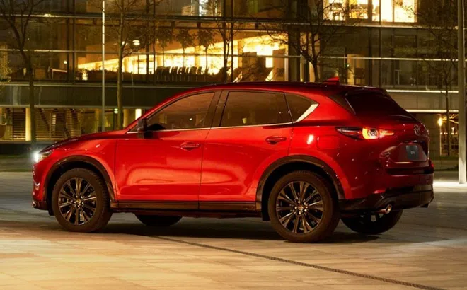 Mazda CX-5 facelift 2024 bất ngờ về đại lý: Thiết kế mới mẻ, bổ sung trang bị, giá cực hấp dẫn