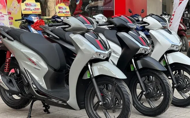 Tin xe hot 15/4: Honda SH đang có giá cực rẻ, ‘cơ hội vàng’ để khách Việt sở hữu ‘Vua tay ga’