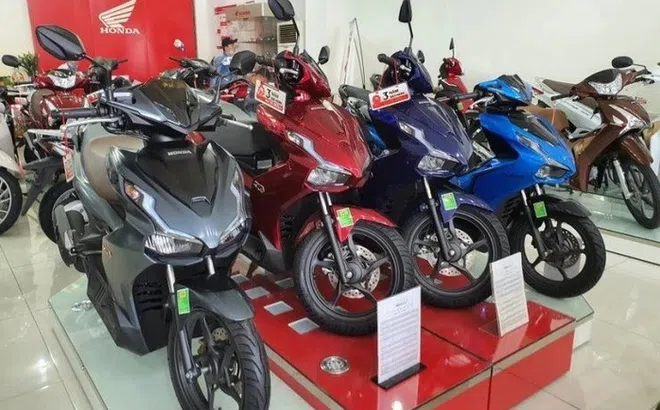 Tin xe trưa 2/5: Honda Air Blade giảm giá cực sốc, chỉ còn nhỉnh hơn xe số Honda Future đôi chút