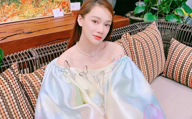 Nhã Phương khoe nhan sắc rạng rỡ ở tháng cuối thai kỳ, hé lộ điều đặc biệt
