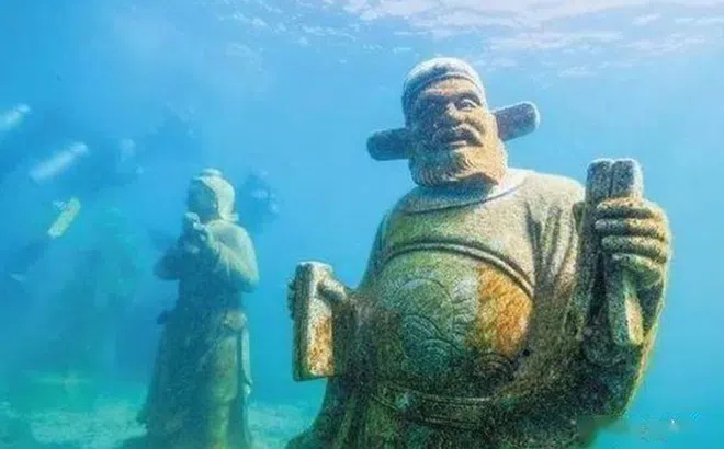Lăng mộ hoàng gia dưới nước đầu tiên trên thế giới bị chôn vùi dưới đáy hồ hơn 300 năm, vị hoàng đế nào là chủ nhân của lăng mộ?
