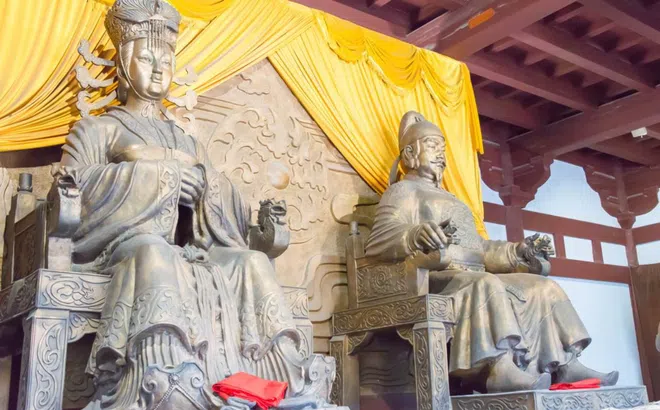 Võ Tắc Thiên đổi tên 14 lần trong suốt 15 năm trị vì, nghiện đến mức không tha cho kẻ thù lẫn tình địch