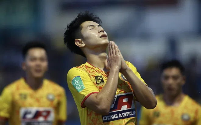 Giúp Thanh Hóa vào chung kết, tiền vệ 'hotboy' nói điều cảm động