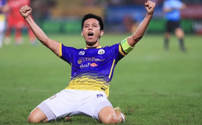 Bị treo giò 8 trận, Văn Quyết vẫn số 1 V-League ở một điều