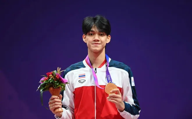 Thần đồng 18 tuổi giành HCV lịch sử cho Thái Lan