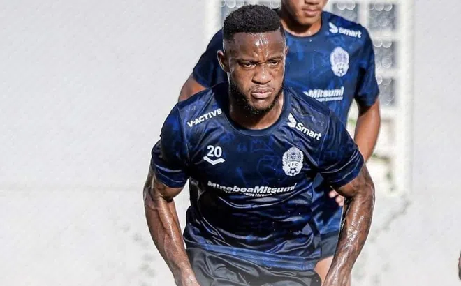 Sao nhập tịch Campuchia khóc nức nở vì bị FIFA cấm thi đấu