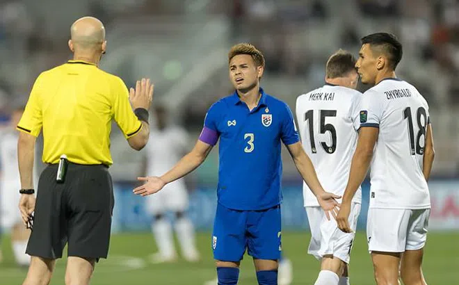 Đội trưởng ĐT Thái Lan để lại hình ảnh xấu xí ở Asian Cup