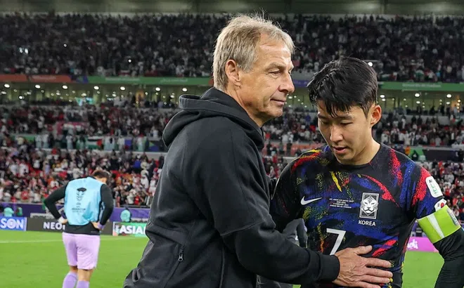 HLV ĐT Hàn Quốc nói gì khi bị loại sốc khỏi Asian Cup?