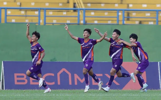 VIDEO: U19 Bình Dương thắng kịch tính ở phút cuối trận