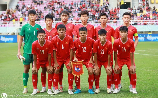 Video: U16 Việt Nam thủng lưới 5 bàn trước Indonesia