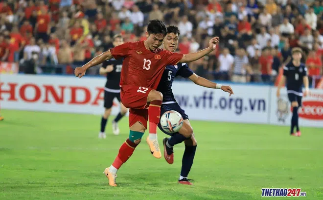 1 tuyển thủ Việt Nam rời CAHN