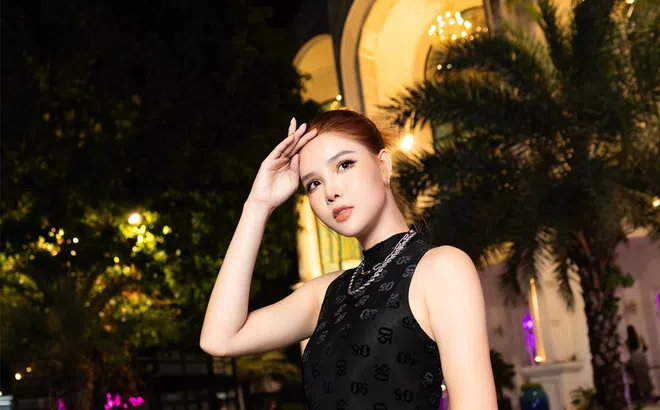 Vợ tiền đạo Mạc Hồng Quân khoe nhan sắc rạng rỡ, làm mẹ 2 hai con vẫn đẹp nõn nà
