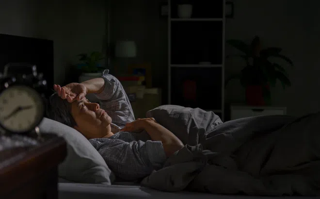 ẢNH: Đáng sợ tác động của khuôn mặt khi không ngủ đủ 7 tiếng, ai nấy xót xa