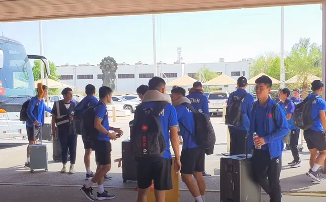 VIDEO: Hình ảnh mới nhất của ĐT Việt Nam trên hành trình trở về nước