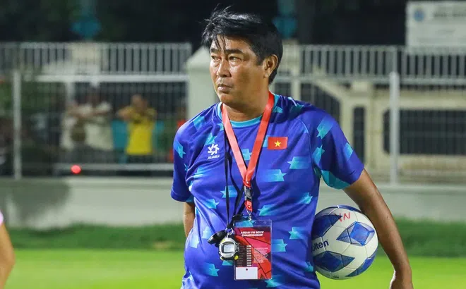 HLV Việt Nam quán triệt cầu thủ trước trận gặp U16 Campuchia