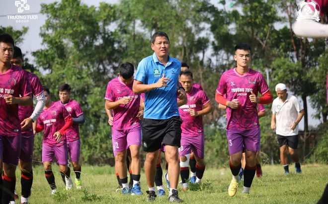 Đội hạng Nhất mua hàng loạt cầu thủ cho mục tiêu thăng hạng