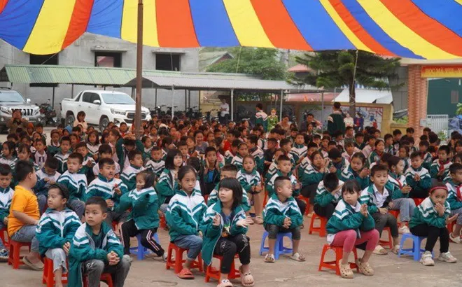 Chương trình thiện nguyện "Cùng em đến trường" tại 2 điểm trường tỉnh Hoà Bình