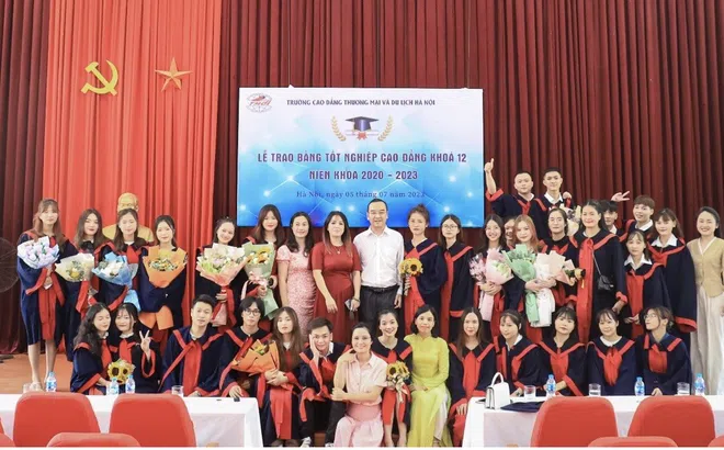 Gần 500 Tân cử nhân của trường Cao đẳng Thương mại và Du lịch Hà Nội được vinh danh tại Lễ Tốt nghiệp Khóa 12 năm 2023