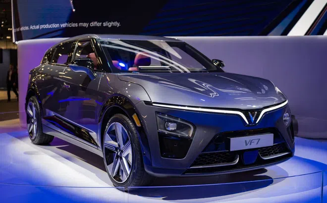 VinFast VF 7 ra mắt: Công nghệ hàng đầu phân khúc, giá bán từ 850 triệu đồng