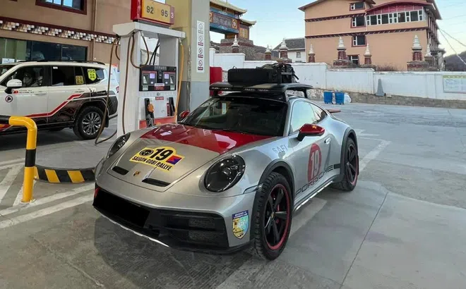 Chủ xe Porsche 911 Dakar 2023 vừa trải qua hành trình 3 tháng đi khắp Trung Quốc bật mí mức chi phí nhiên liệu khó tin