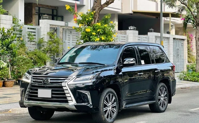 Sau 4 năm lăn bánh, Lexus LX 570 cũ chấp nhận bán "lỗ" tới hơn 3 tỷ đồng