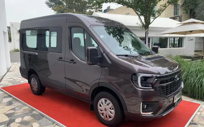 Xe 16 chỗ Ford Transit thế hệ mới sắp trình làng thị trường Việt, thiết kế đẹp như Ranger?